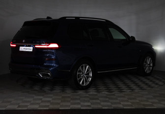 Подержанный автомобиль BMW X7 2020 года (17 фото)