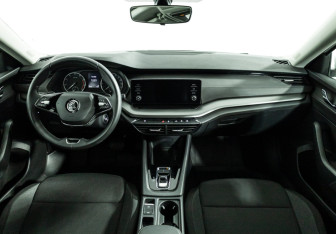 Подержанный автомобиль Skoda Octavia Liftback 2021 года (13 фото)