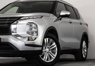Подержанный автомобиль Mitsubishi Outlander 2022 года (2 фото)