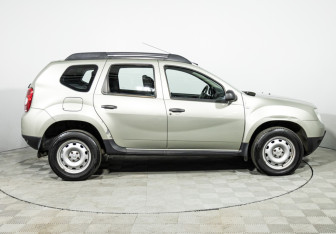 Подержанный автомобиль Renault Duster 2014 года (4 фото)