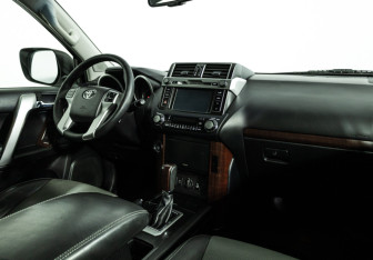 Подержанный автомобиль Toyota Land Cruiser Prado 2015 года (9 фото)