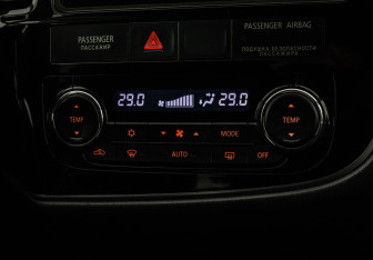 Подержанный автомобиль Mitsubishi Outlander 2015 года (15 фото)