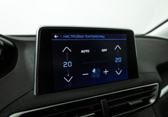 Подержанный автомобиль Peugeot 3008 2018 года (16 фото)