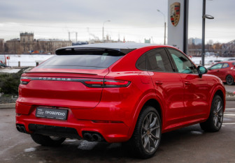 Подержанный автомобиль Porsche Cayenne 2022 года (5 фото)