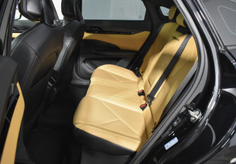 Подержанный автомобиль Changan UNI-V 2023 года (11 фото)