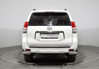 Подержанный автомобиль Toyota Land Cruiser Prado 2010 года (6 фото)