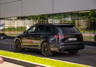 Подержанный автомобиль Audi Q7 2015 года (8 фото)
