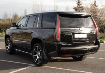 Подержанный автомобиль Cadillac Escalade Suv 2017 года (12 фото)