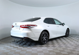 Подержанный автомобиль Toyota Camry Sedan 2021 года (5 фото)