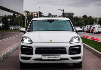 Подержанный автомобиль Porsche Cayenne 2018 года (4 фото)