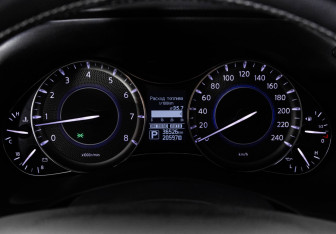 Подержанный автомобиль Infiniti QX80 2016 года (37 фото)