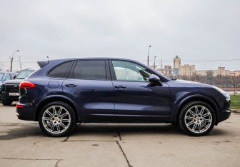 Подержанный автомобиль Porsche Cayenne 2017 года (6 фото)