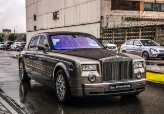 Подержанный автомобиль Rolls-Royce Phantom Sedan 2008 года (5 фото)