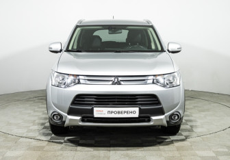 Подержанный автомобиль Mitsubishi Outlander 2014 года (2 фото)