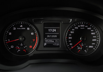 Подержанный автомобиль Audi Q3 2018 года (12 фото)