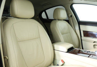 Подержанный автомобиль Jaguar XF Sedan 2008 года (11 фото)