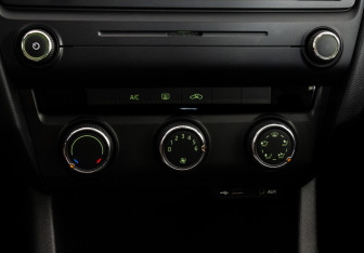 Подержанный автомобиль Skoda Octavia Liftback 2014 года (13 фото)