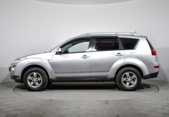 Подержанный автомобиль Peugeot 4007 2008 года (8 фото)
