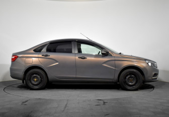 Подержанный автомобиль LADA (ВАЗ) Vesta Sedan 2018 года (4 фото)
