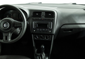 Подержанный автомобиль Volkswagen Polo Sedan 2014 года (14 фото)
