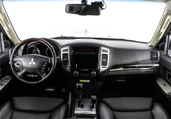 Подержанный автомобиль Mitsubishi Pajero 2019 года (10 фото)