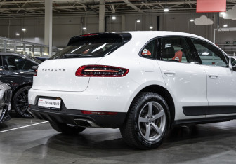 Подержанный автомобиль Porsche Macan 2018 года (8 фото)