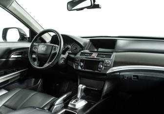 Подержанный автомобиль Honda Crosstour 2014 года (9 фото)