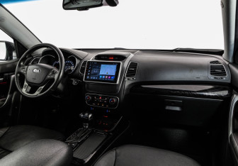 Подержанный автомобиль Kia Sorento 2014 года (9 фото)
