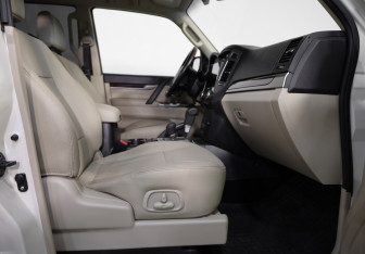 Подержанный автомобиль Mitsubishi Pajero 2019 года (25 фото)