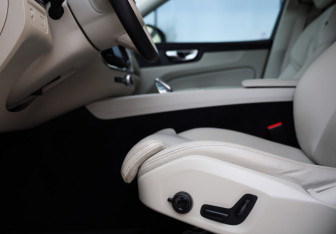 Подержанный автомобиль Volvo XC60 2021 года (22 фото)