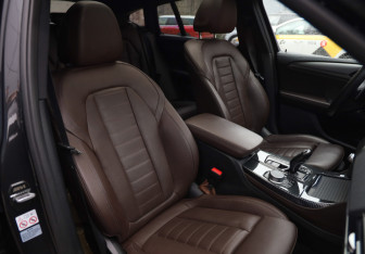 Подержанный автомобиль BMW X4 2021 года (31 фото)