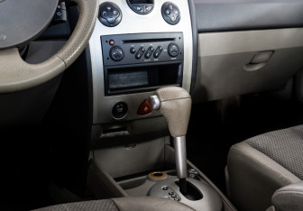 Подержанный автомобиль Renault Megane Sedan 2005 года (11 фото)