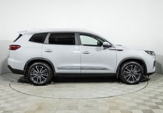 Подержанный автомобиль Chery Tiggo 8 Pro Max 2024 года (4 фото)