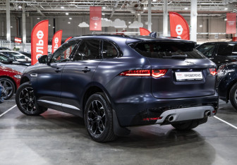Подержанный автомобиль Jaguar F-Pace 2016 года (6 фото)