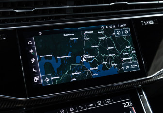 Подержанный автомобиль Audi Q8 2023 года (29 фото)