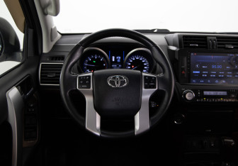 Подержанный автомобиль Toyota Land Cruiser Prado 2016 года (10 фото)