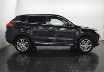 Подержанный автомобиль Geely Atlas 2018 года (4 фото)