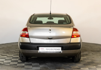 Подержанный автомобиль Renault Megane Sedan 2008 года (6 фото)