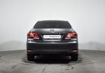 Подержанный автомобиль Toyota Corolla Sedan 2011 года (6 фото)