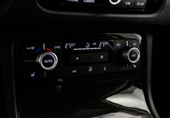 Подержанный автомобиль Volkswagen Touareg 2015 года (16 фото)