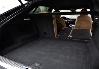 Подержанный автомобиль Audi Q8 2018 года (35 фото)