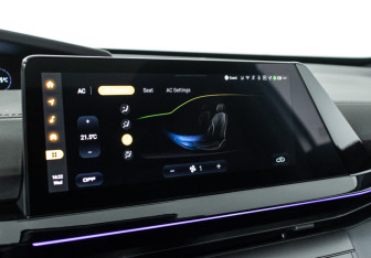 Подержанный автомобиль Changan UNI-V 2023 года (19 фото)