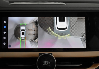 Подержанный автомобиль Geely Monjaro 2023 года (20 фото)