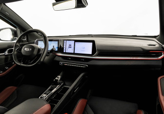 Подержанный автомобиль Geely Coolray 2024 года (14 фото)