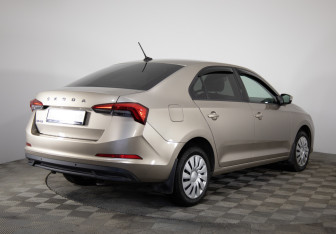 Подержанный автомобиль Skoda Rapid Liftback 2021 года (5 фото)