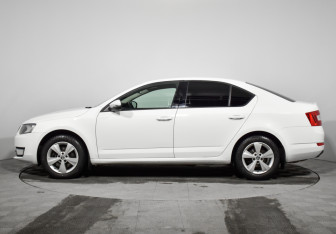 Подержанный автомобиль Skoda Octavia Liftback 2014 года (8 фото)