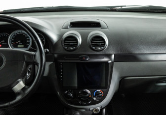 Подержанный автомобиль Chevrolet Lacetti Wagon 2008 года (14 фото)