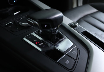 Подержанный автомобиль Audi A4 Sedan 2019 года (15 фото)