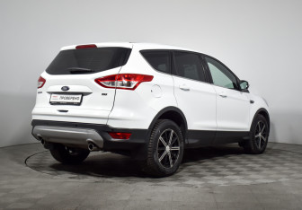 Подержанный автомобиль Ford Kuga 2015 года (5 фото)