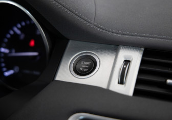 Подержанный автомобиль Land Rover Range Rover Evoque 2013 года (18 фото)